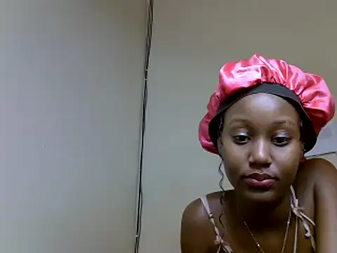 Snapshot of Pretty_kitty48 chatting on June 17, 12:46 am Pretty kitty48 online show from June 17, 12:46 am
