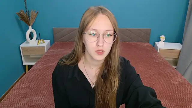 Snapshot of Calista_Everleig chatting on June 9, 10:38 am Calista Everleig online show from June 9, 10:38 am