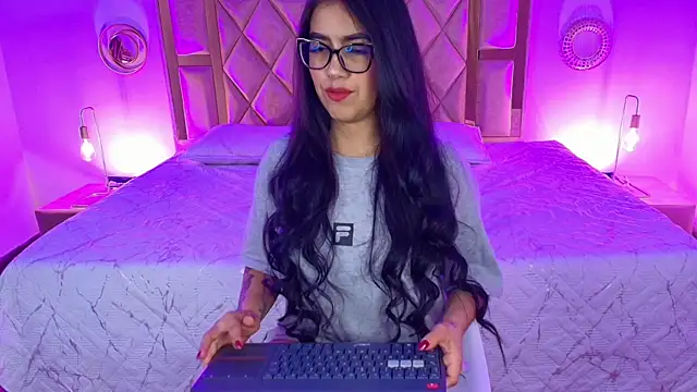 Snapshot of AlahiaColucci chatting on May 30, 12:57 pm AlahiaColucci online show from May 30, 12:57 pm