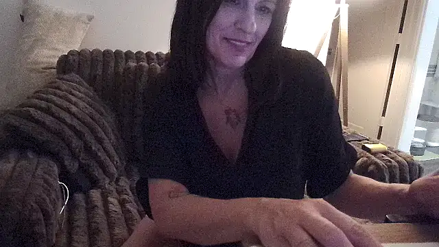 Snapshot of desperatelyseeking chatting on June 2, 2:57 am desperatelyseeking online show from June 2, 2:57 am