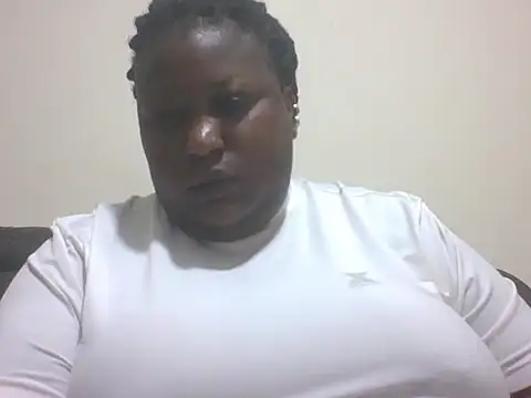 Snapshot of fat_ebonyqueen chatting on June 3, 2:44 pm fat ebonyqueen online show from June 3, 2:44 pm