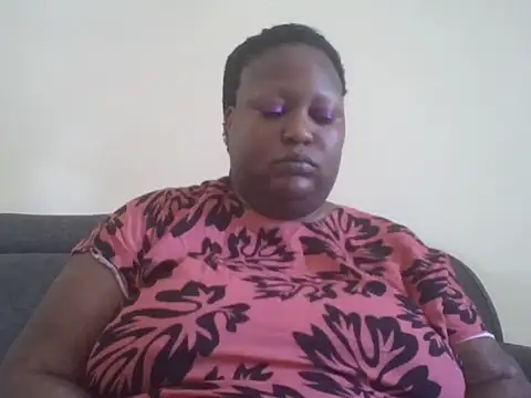 Snapshot of fat_ebonyqueen chatting on June 14, 7:43 am fat ebonyqueen online show from June 14, 7:43 am