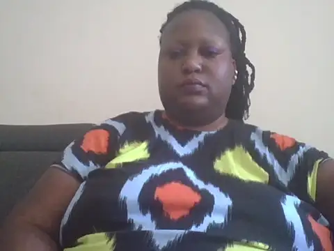 Snapshot of fat_ebonyqueen chatting on June 17, 11:23 am fat ebonyqueen online show from June 17, 11:23 am
