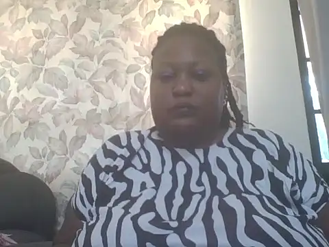 Snapshot of fat_ebonyqueen chatting on June 26, 7:46 am fat ebonyqueen online show from June 26, 7:46 am