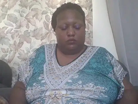 Snapshot of fat_ebonyqueen chatting on June 29, 10:15 am fat ebonyqueen online show from June 29, 10:15 am