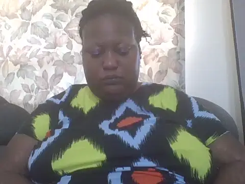 Snapshot of fat_ebonyqueen chatting on July 1, 7:10 am fat ebonyqueen online show from July 1, 7:10 am