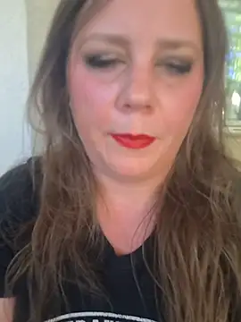 Snapshot of Bigtittymilkmommy chatting on June 19, 1:32 am Bigtittymilkmommy online show from June 19, 1:32 am