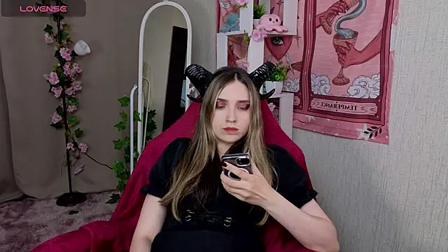 NocturneHuntress online show from June 26, 7:46 am