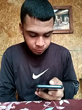 Snapshot of V3NENO_xxxhot1 chatting on May 21, 2:13 pm V3NENO xxxhot1 online show from May 21, 2:13 pm