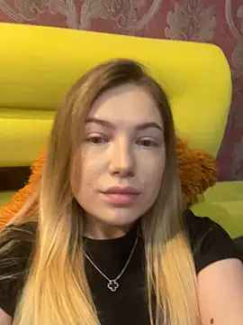 Snapshot of Adelin_aa chatting on May 19, 5:08 pm Adelin aa online show from May 19, 5:08 pm