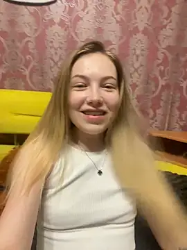 Snapshot of Adelin_aa chatting on May 20, 6:03 pm Adelin aa online show from May 20, 6:03 pm