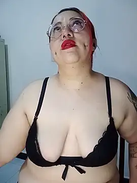 Snapshot of bruja_sscarlata chatting on June 6, 2:27 am bruja sscarlata online show from June 6, 2:27 am