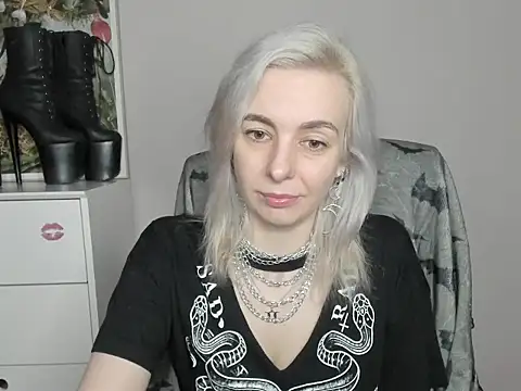 Snapshot of velvetanne chatting on June 19, 6:29 am velvetanne online show from June 19, 6:29 am
