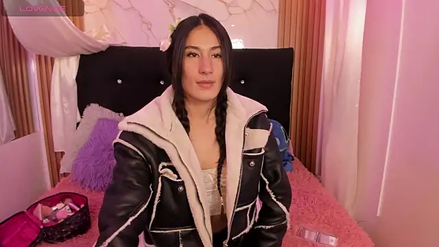 Snapshot of Sara_Sweet03 chatting on July 4, 6:47 pm Sara Sweet03 online show from July 4, 6:47 pm