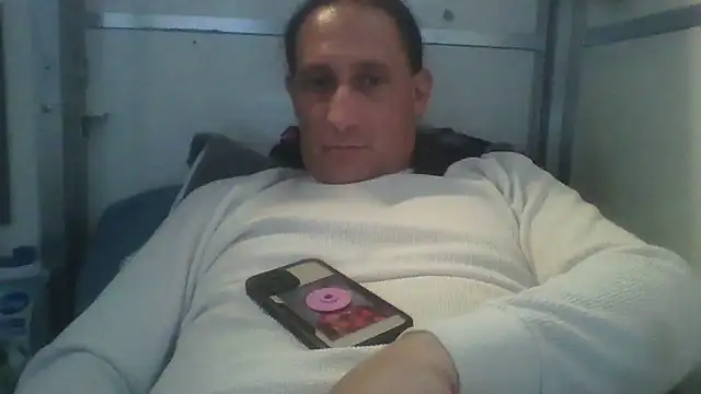Snapshot of brazybooty92 chatting on June 8, 1:33 pm brazybooty92 online show from June 8, 1:33 pm