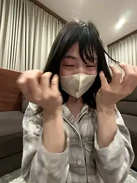 Snapshot of mayumichan13_v chatting on May 20, 8:37 pm mayumichan13 v online show from May 20, 8:37 pm