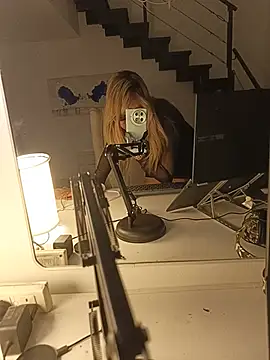 Snapshot of Ofeliafoxx chatting on May 20, 7:47 am Ofeliafoxx online show from May 20, 7:47 am