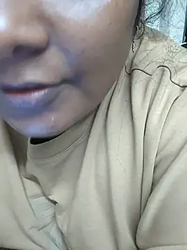 Snapshot of Yazhi_THUG_DeSi chatting on May 19, 1:28 pm Yazhi THUG DeSi online show from May 19, 1:28 pm