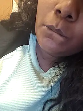 Snapshot of Yazhi_THUG_DeSi chatting on May 23, 5:01 am Yazhi THUG DeSi online show from May 23, 5:01 am