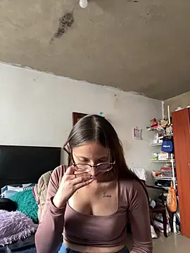 Snapshot of aria_rousse3 chatting on May 19, 3:18 pm aria rousse3 online show from May 19, 3:18 pm