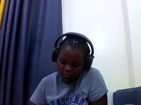 Snapshot of ladar chatting on June 12, 4:22 am ladar online show from June 12, 4:22 am