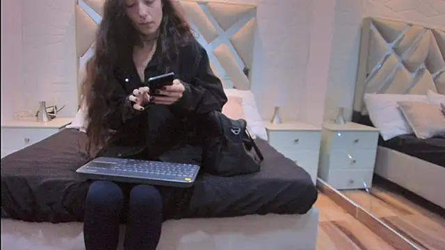 Snapshot of valentinasu chatting on June 1, 11:34 am valentinasu online show from June 1, 11:34 am