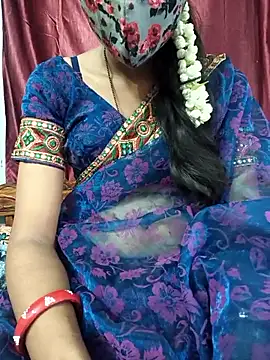 Snapshot of reshma124 chatting on July 1, 6:48 am reshma124 online show from July 1, 6:48 am