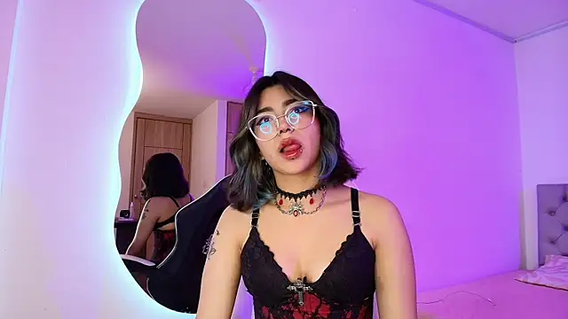 Snapshot of Alejaa_storm chatting on May 23, 4:33 pm Alejaa storm online show from May 23, 4:33 pm