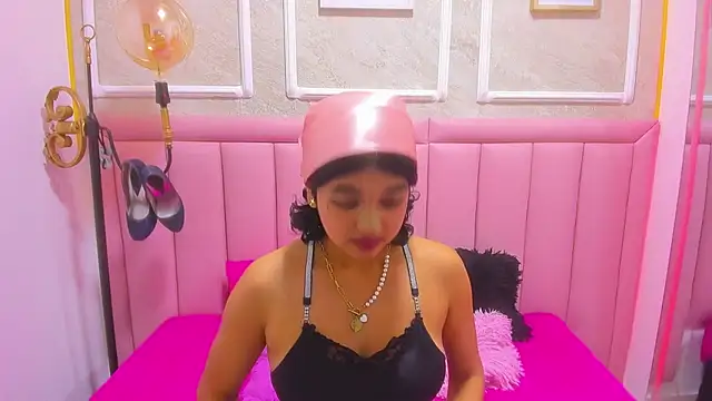 Snapshot of velvet_girll chatting on July 6, 3:03 pm velvet girll online show from July 6, 3:03 pm