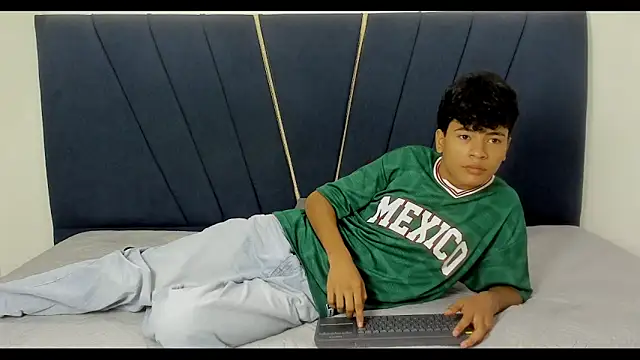 Snapshot of jacob_cum23 chatting on June 9, 2:17 pm jacob cum23 online show from June 9, 2:17 pm