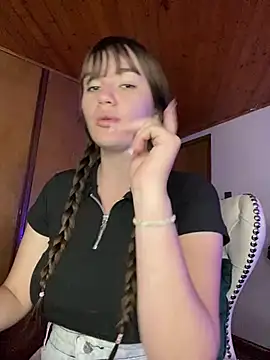 Snapshot of Angela_pink18 chatting on June 24, 10:53 pm Angela pink18 online show from June 24, 10:53 pm