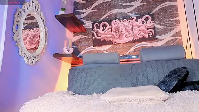 Snapshot of Cloee_cameron chatting on June 4, 8:15 pm Cloee cameron online show from June 4, 8:15 pm