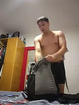 Snapshot of BodyGym18 chatting on June 3, 3:42 am BodyGym18 online show from June 3, 3:42 am