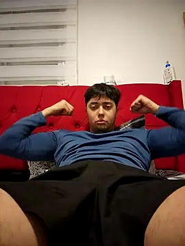 Snapshot of BodyGym18 chatting on August 1, 4:28 pm BodyGym18 online show from August 1, 4:28 pm
