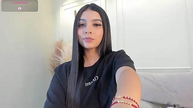 Snapshot of Alana_cutte chatting on June 6, 5:01 am Alana cutte online show from June 6, 5:01 am
