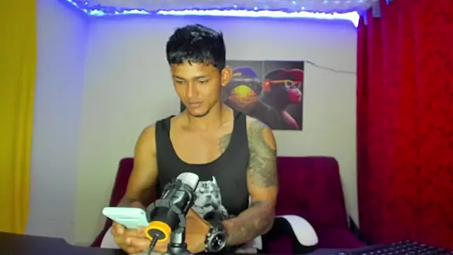 Snapshot of blakmishael chatting on May 19, 8:26 pm blakmishael online show from May 19, 8:26 pm