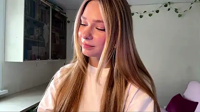 Snapshot of JulietFekete chatting on May 28, 12:24 pm JulietFekete online show from May 28, 12:24 pm