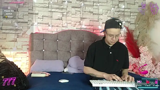 Snapshot of _engel_and_dimy_ chatting on June 5, 7:30 pm engel and dimy online show from June 5, 7:30 pm