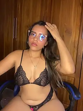 Snapshot of Estrella_em chatting on May 21, 9:00 pm Estrella em online show from May 21, 9:00 pm