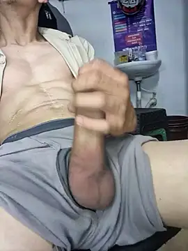 Snapshot of tom_latin chatting on July 13, 7:11 am tom latin online show from July 13, 7:11 am