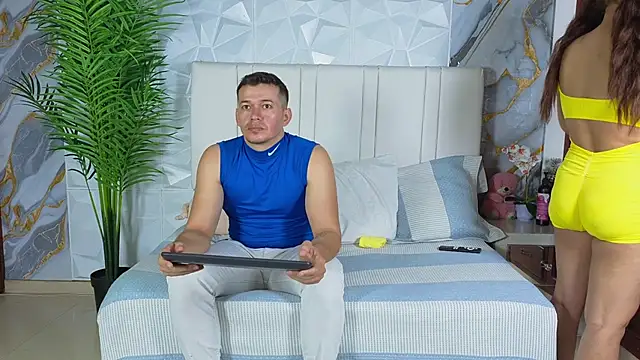Snapshot of mily_and_mateo chatting on June 16, 6:38 am mily and mateo online show from June 16, 6:38 am