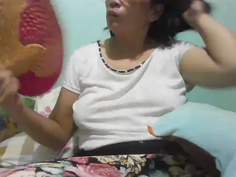 momshe2026 online show from July 1, 1:34 pm