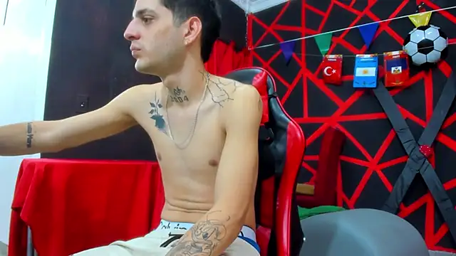 Snapshot of boy_max_latin chatting on June 28, 5:46 am boy max latin online show from June 28, 5:46 am