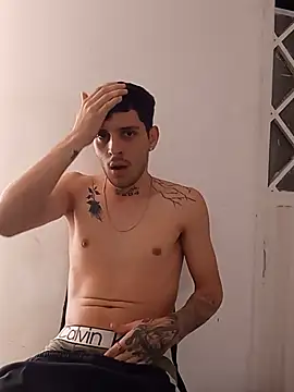 Snapshot of boy_max_latin chatting on July 6, 4:20 pm boy max latin online show from July 6, 4:20 pm