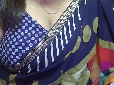 Snapshot of bavleen-kaur chatting on June 15, 3:25 pm bavleen-kaur online show from June 15, 3:25 pm