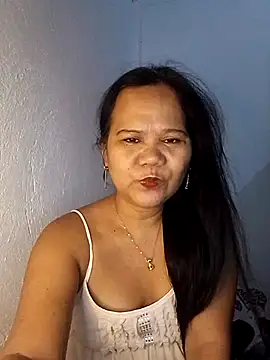 Snapshot of missLiLy07 chatting on May 20, 12:11 pm missLiLy07 online show from May 20, 12:11 pm