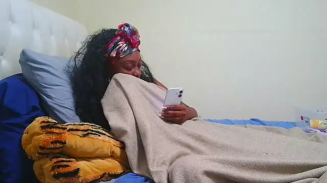 Prettylondond online show from July 16, 2:28 am