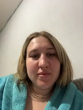 Snapshot of MarieHeartt chatting on May 27, 5:32 pm MarieHeartt online show from May 27, 5:32 pm