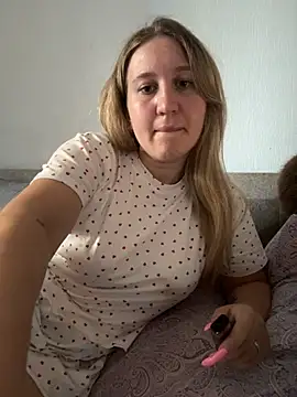Snapshot of MarieHeartt chatting on July 2, 12:33 pm MarieHeartt online show from July 2, 12:33 pm