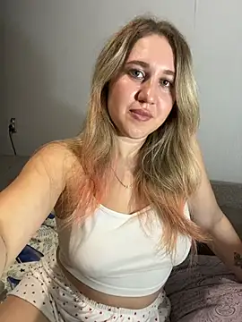 Snapshot of MarieHeartt chatting on July 19, 5:27 pm MarieHeartt online show from July 19, 5:27 pm